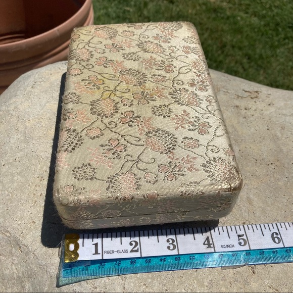 Vintage Champagne/Gold Jewelry Clutch! - Picture 8 of 10